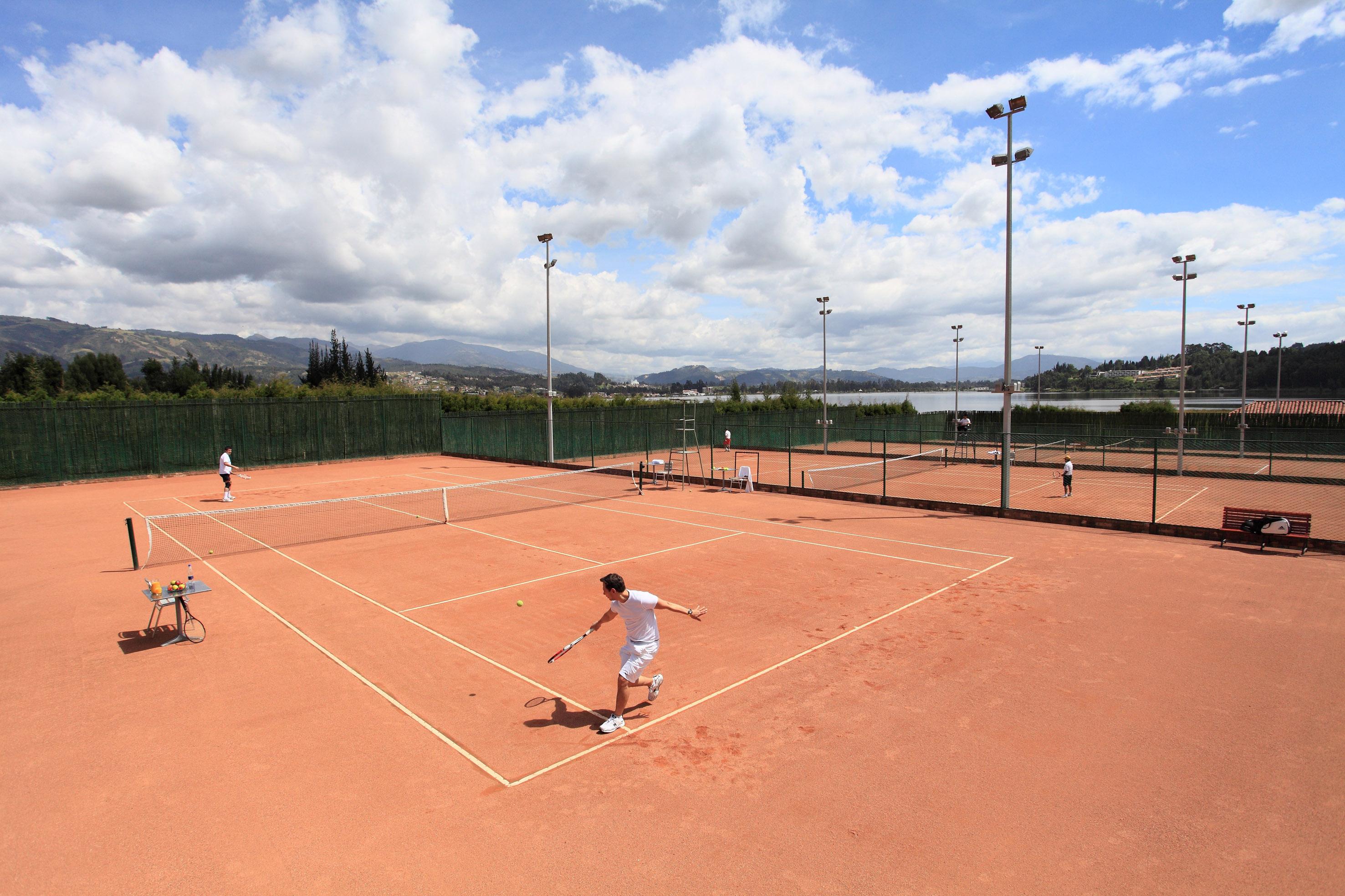 Estelar Paipa Hotel Spa & Y Centro De Convenciones 외부 사진 Tennis courts at the Academy