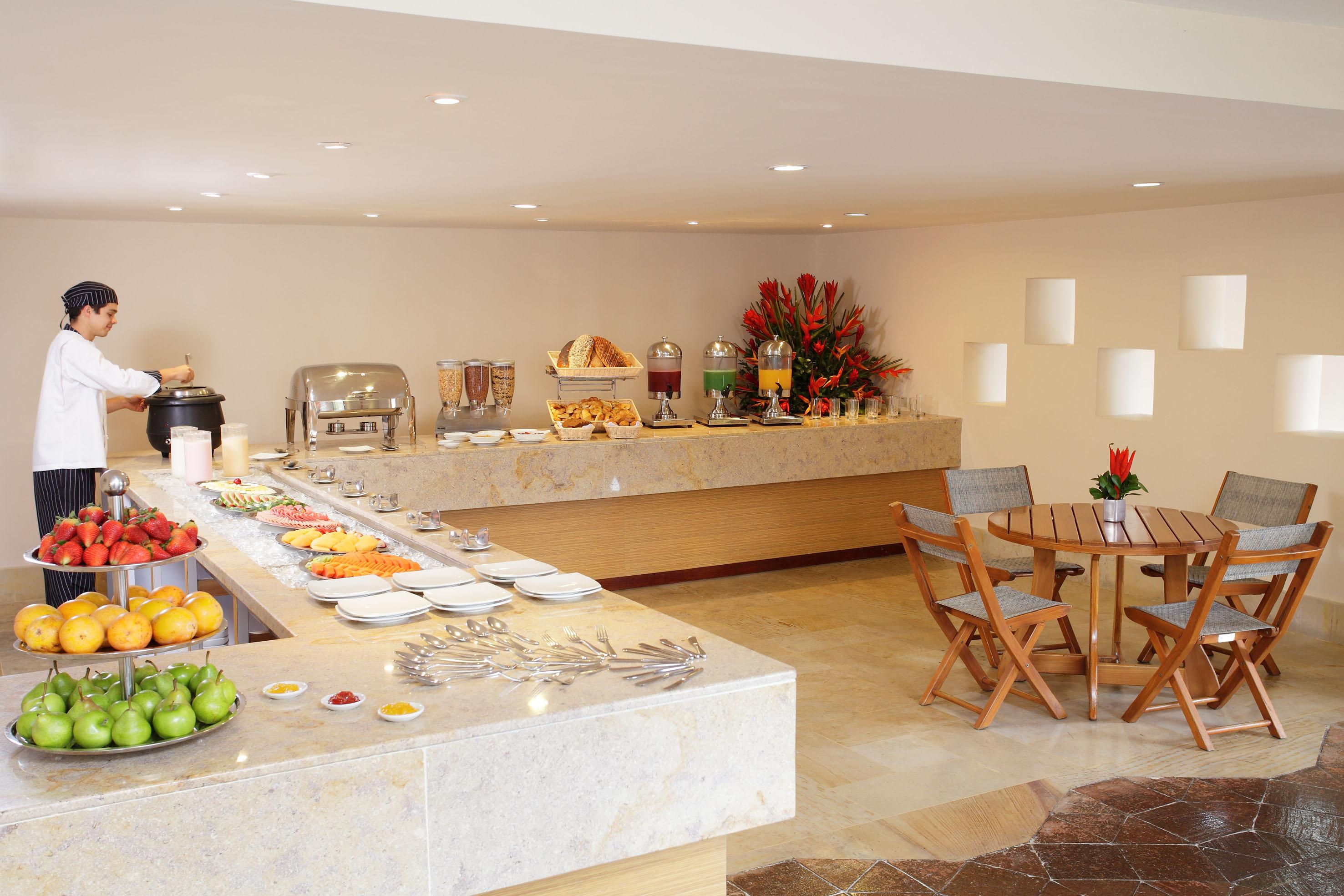 Estelar Paipa Hotel Spa & Y Centro De Convenciones 외부 사진 A buffet at a hotel