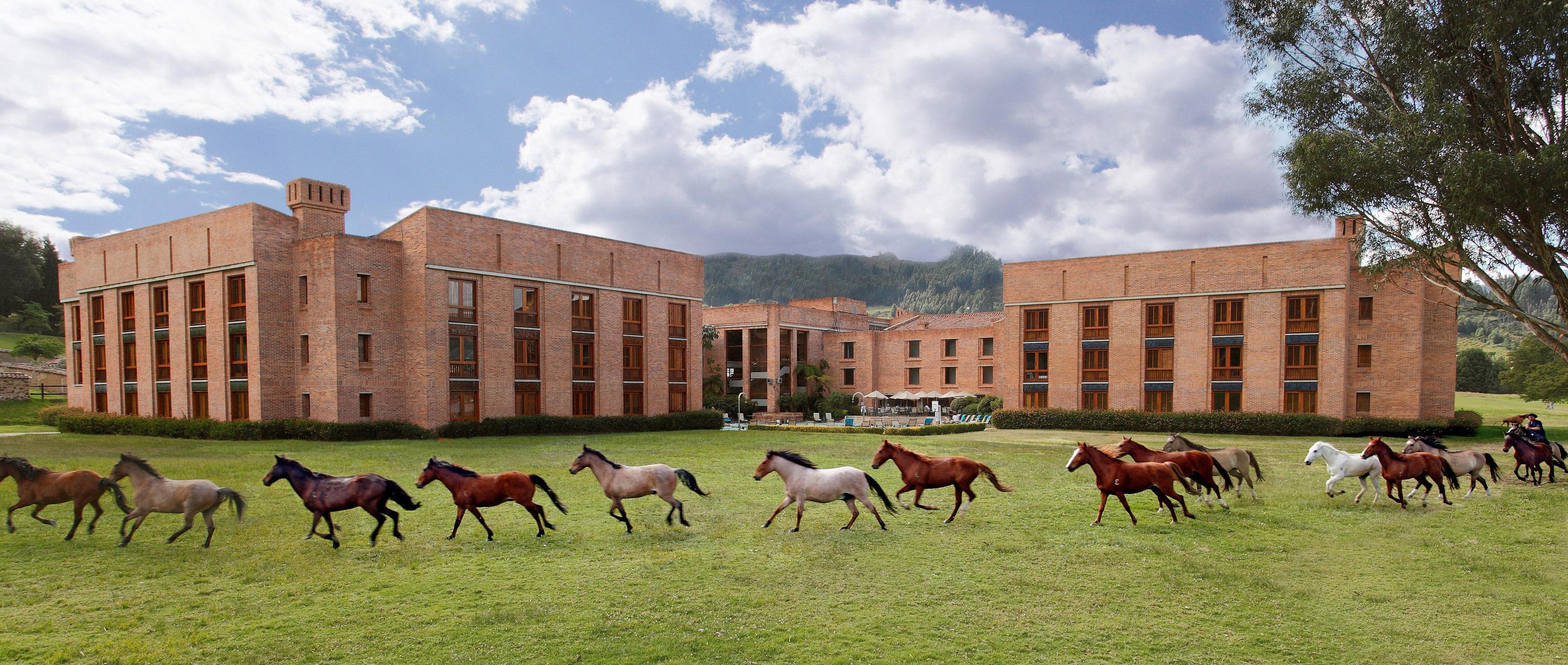 Estelar Paipa Hotel Spa & Y Centro De Convenciones 시설 사진 The campus of the Universidad del Norte