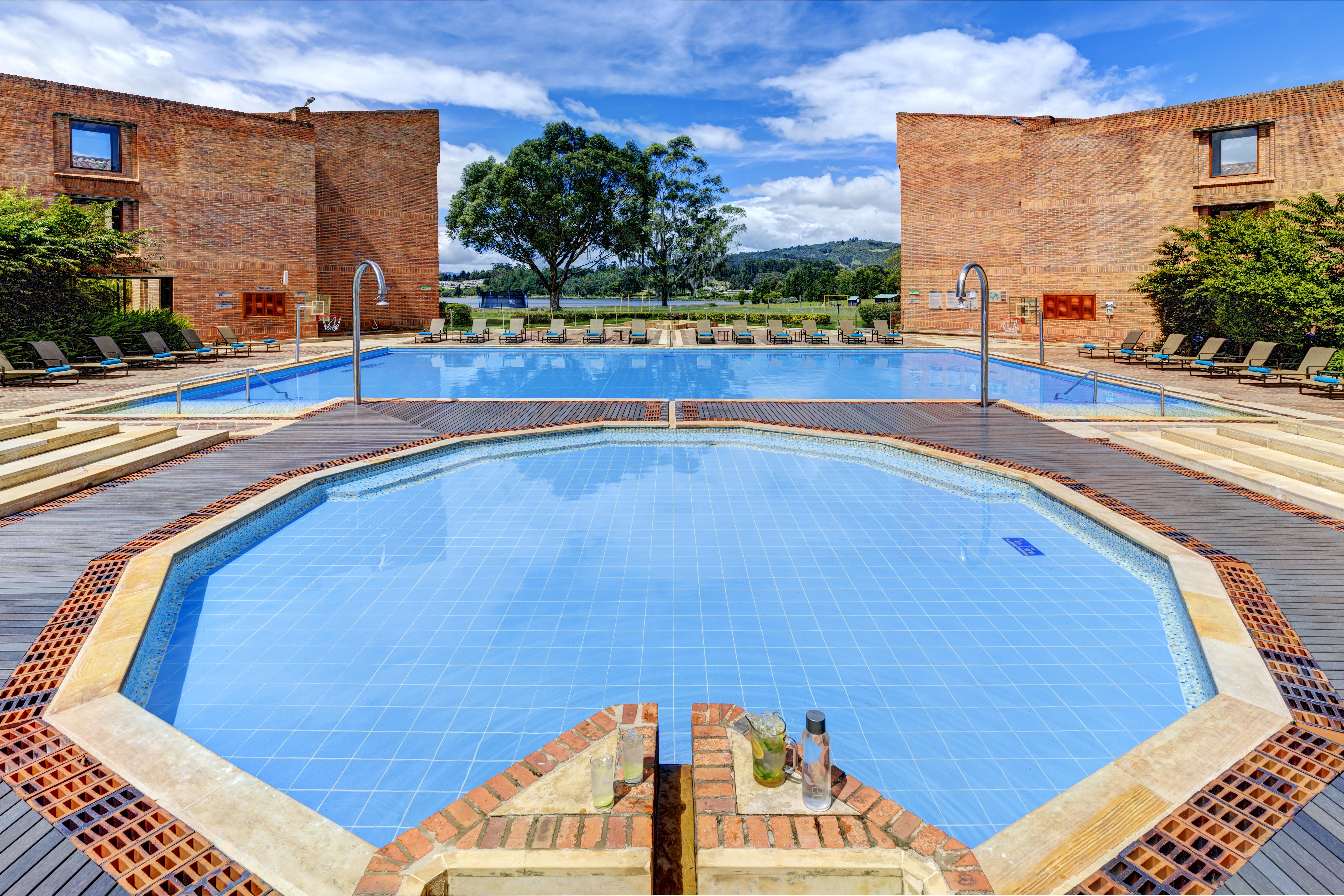 Estelar Paipa Hotel Spa & Y Centro De Convenciones 외부 사진 The swimming pool at the hotel