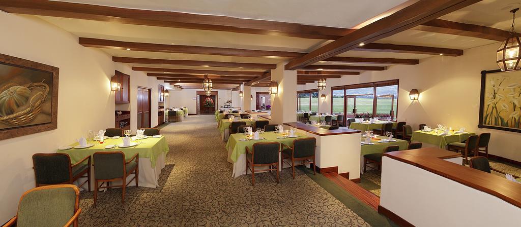 Estelar Paipa Hotel Spa & Y Centro De Convenciones 외부 사진 The restaurant at the clubhouse