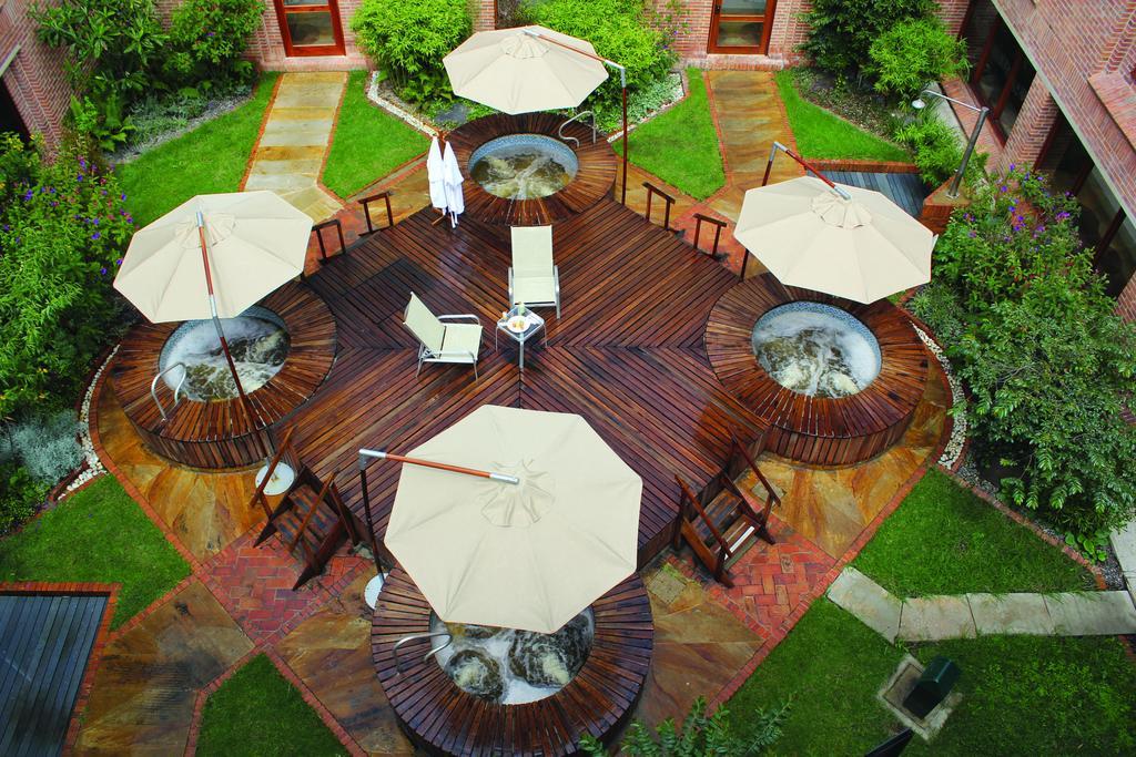 Estelar Paipa Hotel Spa & Y Centro De Convenciones 시설 사진 The courtyard of the hotel