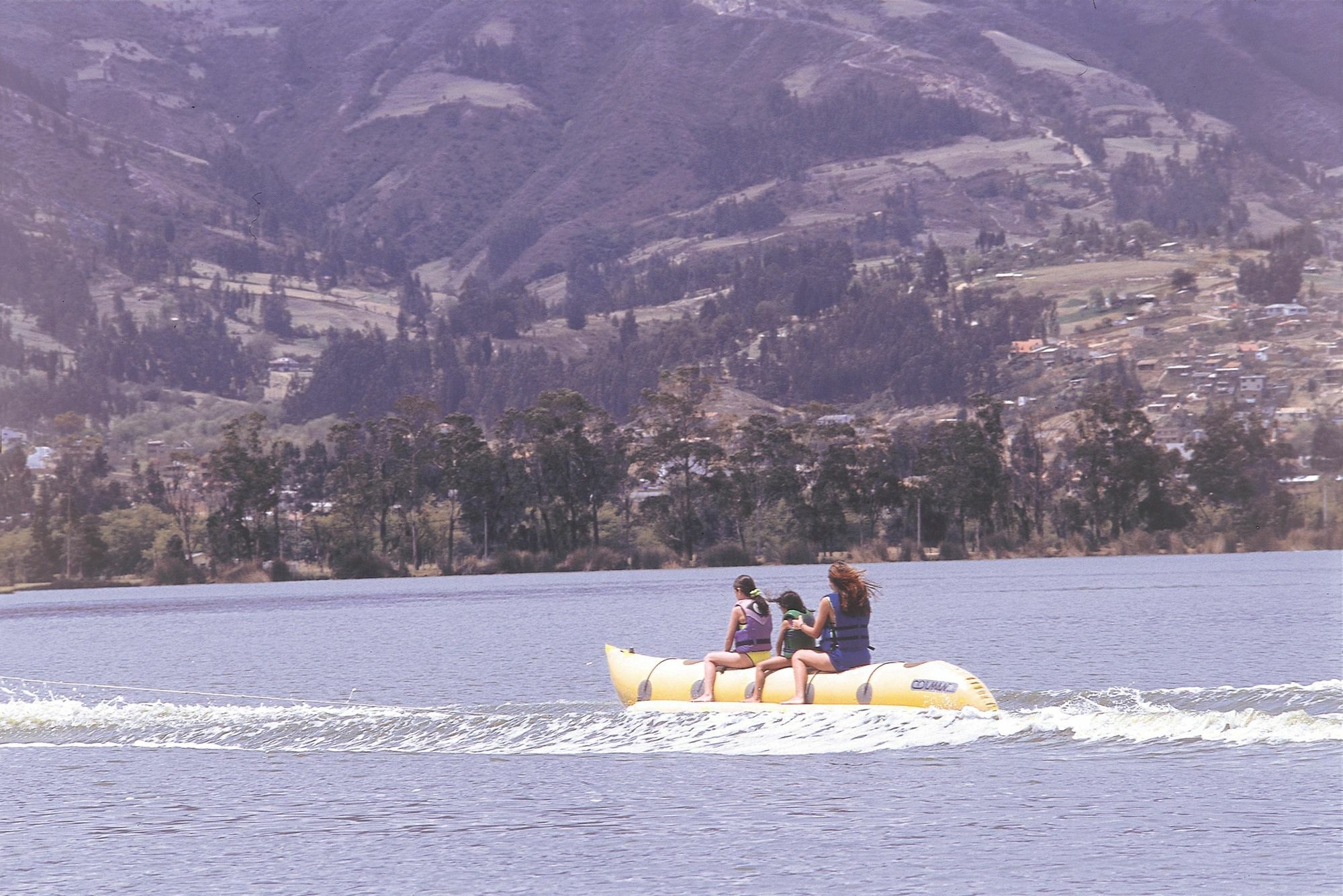 Estelar Paipa Hotel Spa & Y Centro De Convenciones 외부 사진 Boaters on the lake
